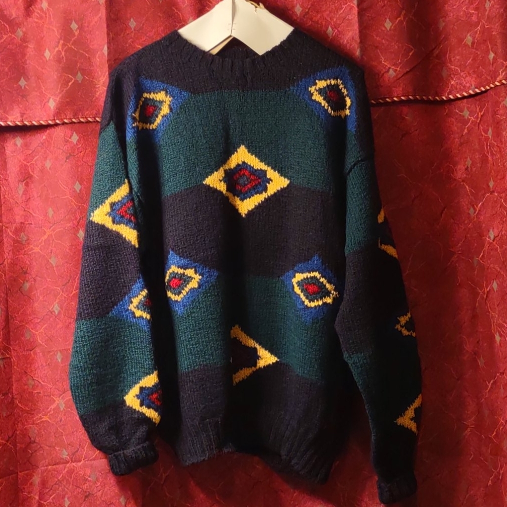 Men's multicolored crewneck sweater!